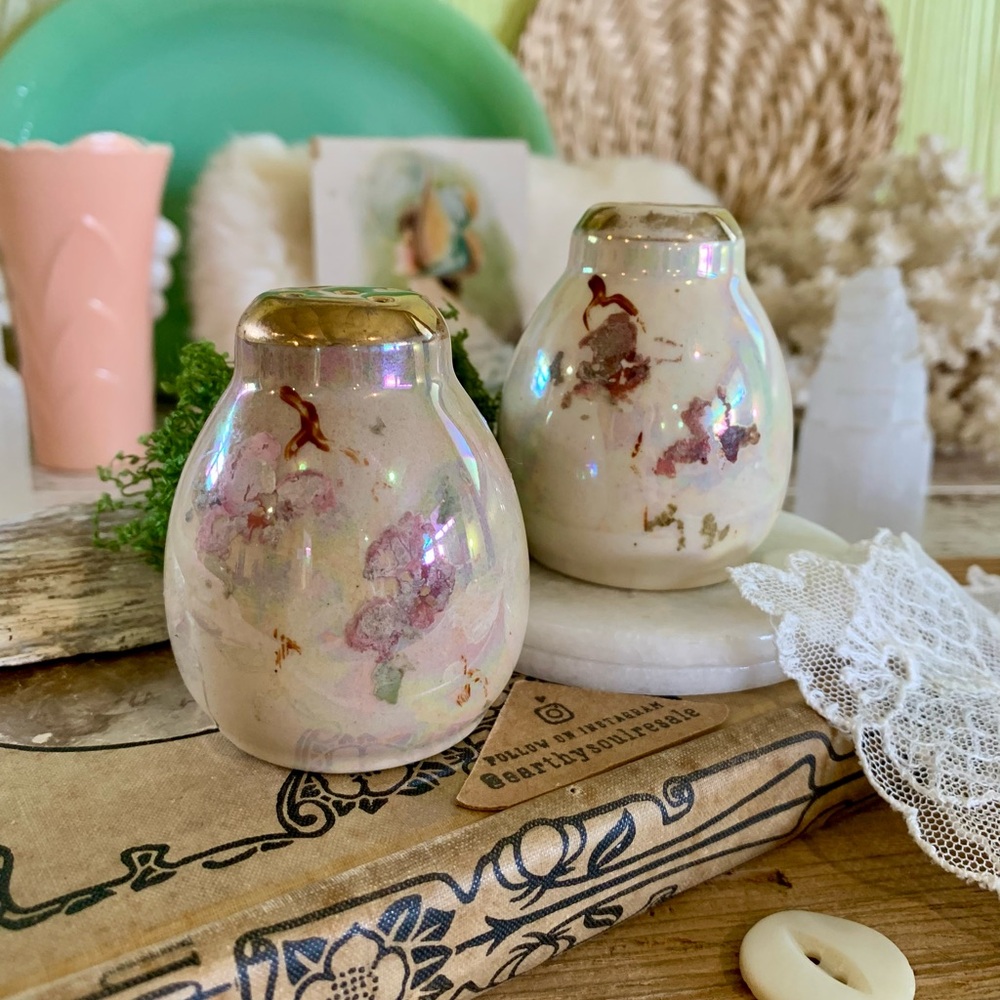 Vintage Ceramic Shakers 💜